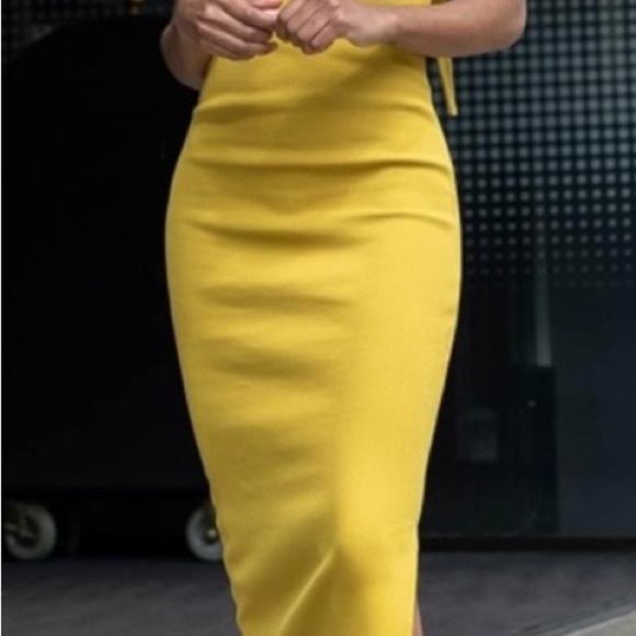 Elegant Yellow Cross-Back Dress - Picture 2 of 5
